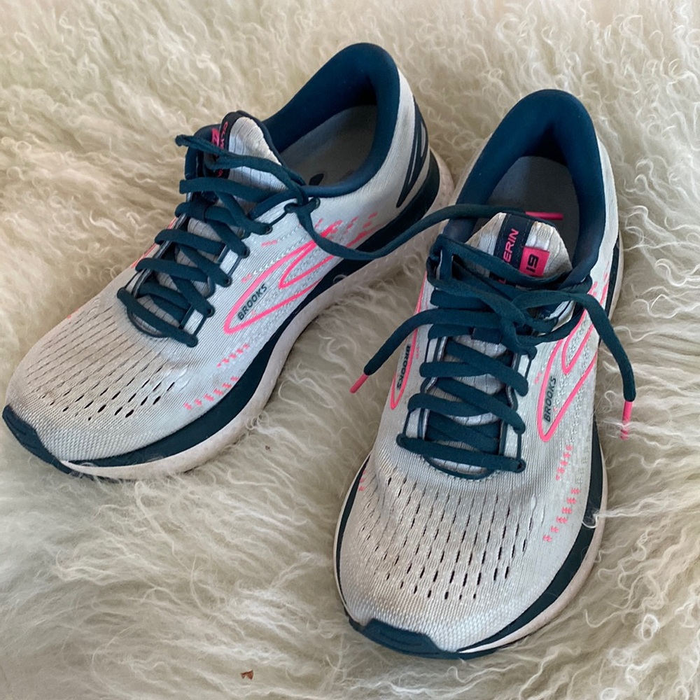 Brooks Glycerin 19 running shoes. 120 miles with lots of tread. No holes or rips